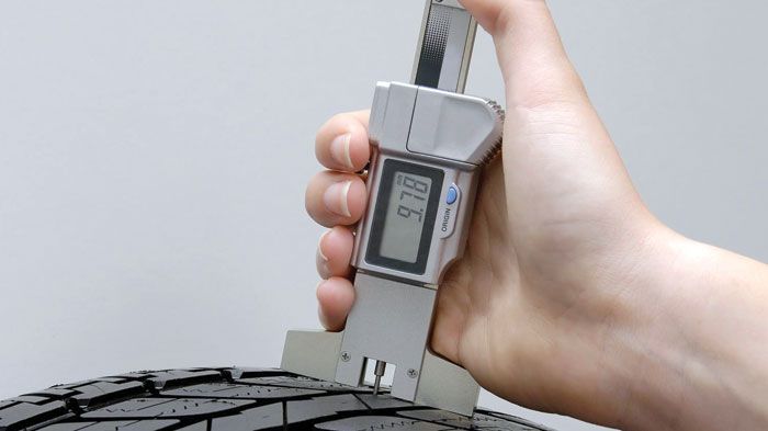 Ο εξωτερικός θόρυβος κύλισης μετριέται σε ντεσιμπέλ (dB) και συγκρίνεται με τα νέα Ευρωπαϊκά επίπεδα εξωτερικού θορύβου των ελαστικών, τα οποία θα ισχ